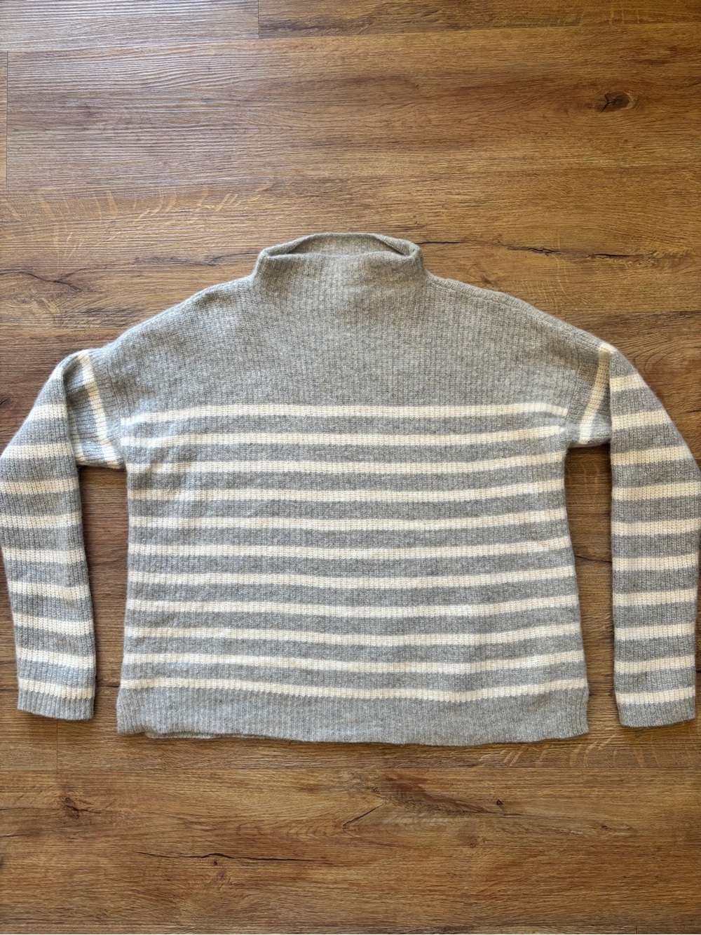Ann Taylor Cashmere Blend Gray & White Boxy Fit Sweater Sz. XL